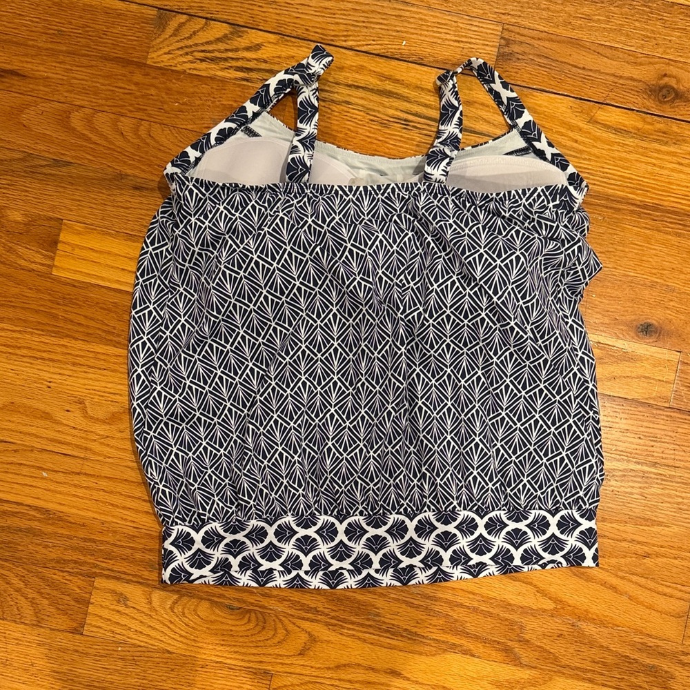 Lands End 10DDD swim top - Picture 2 of 4